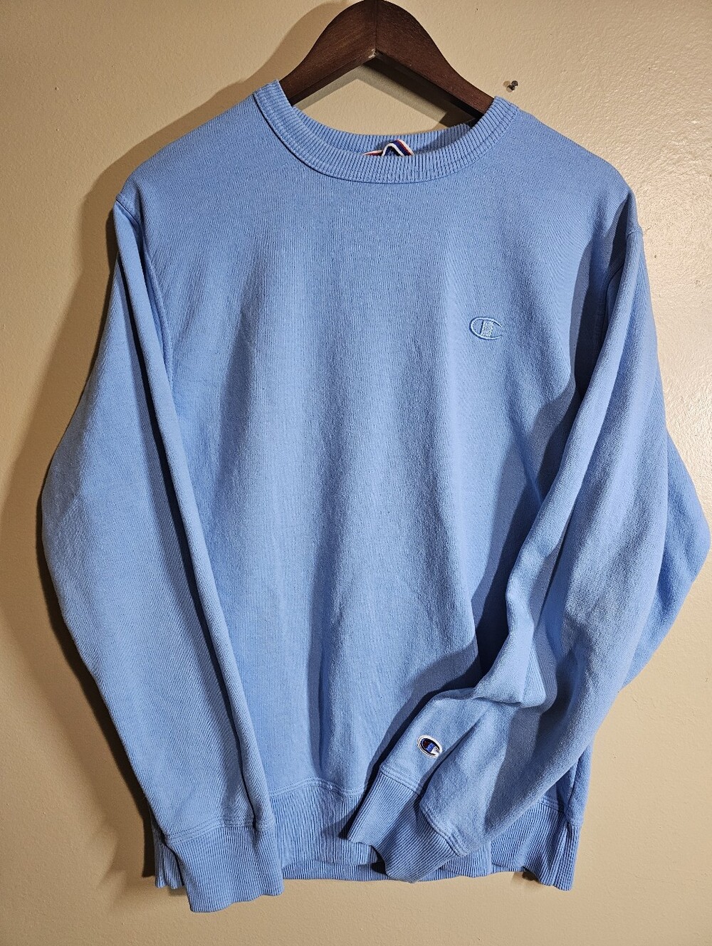 Champion Light Blue Crewneck Sweatshirt Embroidered Logo Sleeve Patch Size M